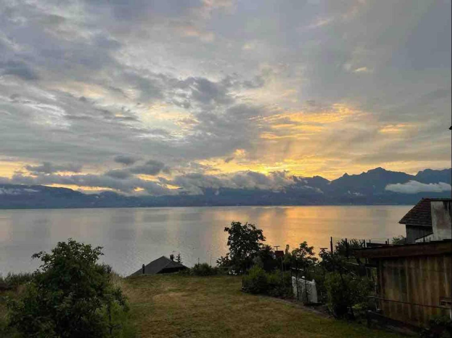 Chez Malou & Hugo Vue Lac Proche Suisse & Stations ! Saint-Gingolph Kültér fotó
